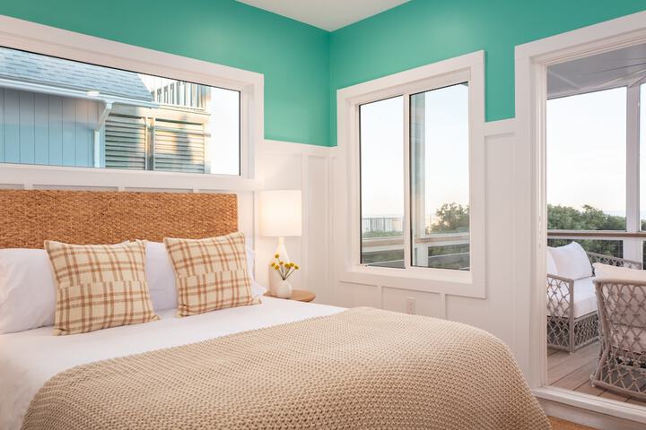 Oceans Eye by Avantstay Beach Front Home w / Roof Top Pool & Putting Green!