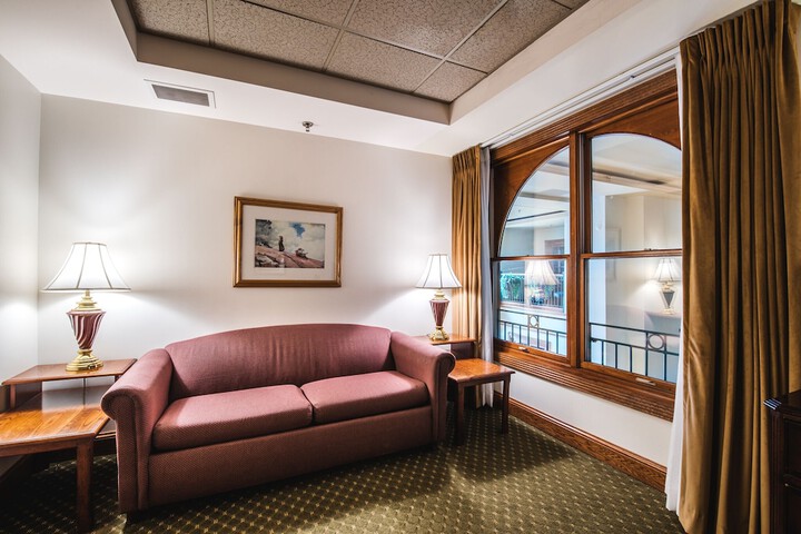 Room 36 of 62