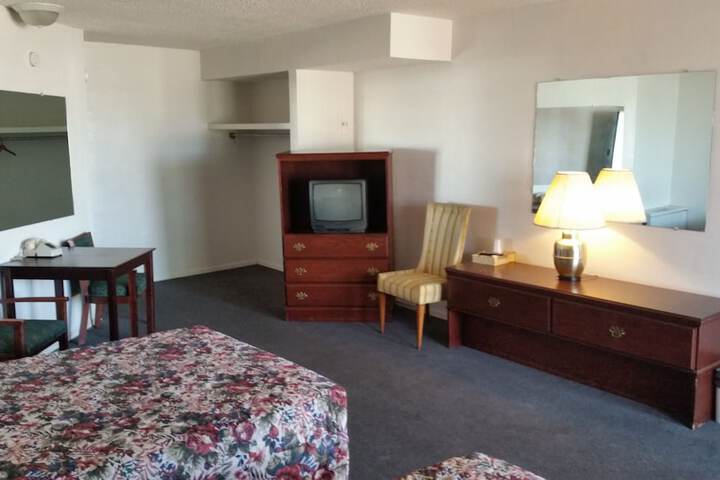 Room 10 of 18