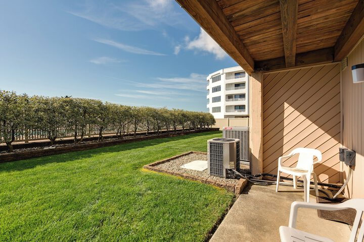 Brigantine Condo w / Beach Access & Pool Views