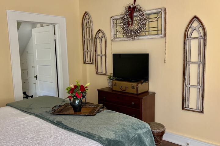Benefield House Bed & Breakfast