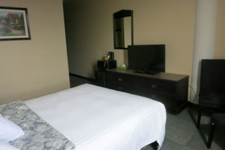 Travelodge by Wyndham Conference Centre & Suites Whitecourt