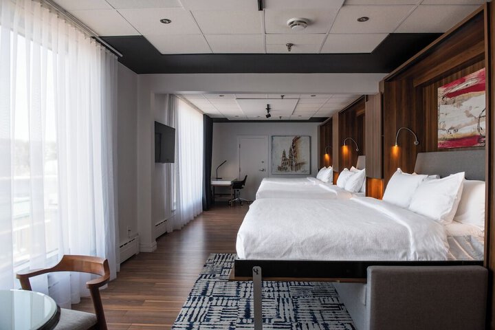 Room 13 of 37