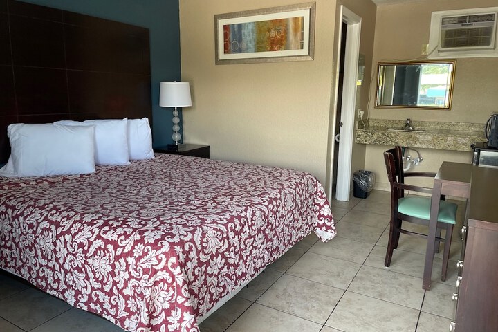 Room 11 of 13