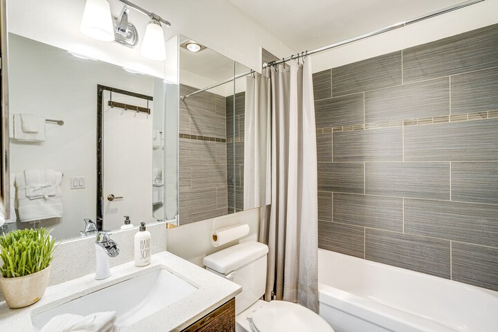 Tranquil Walnut Creek Condo w / Community Amenities
