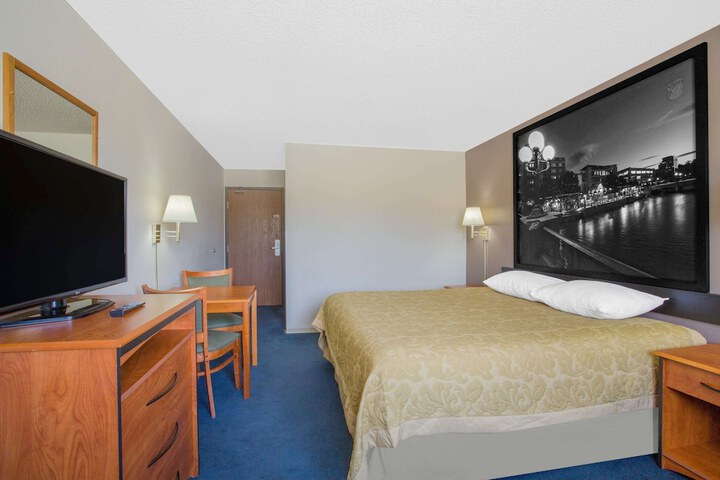 Room 7 of 25