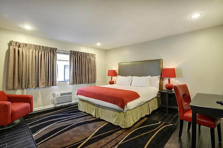 Room 32 of 43