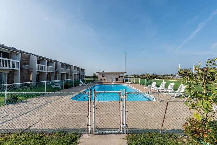 Pool 14 of 68