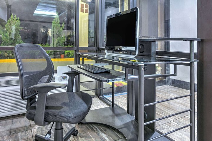 Business Center 27 of 27