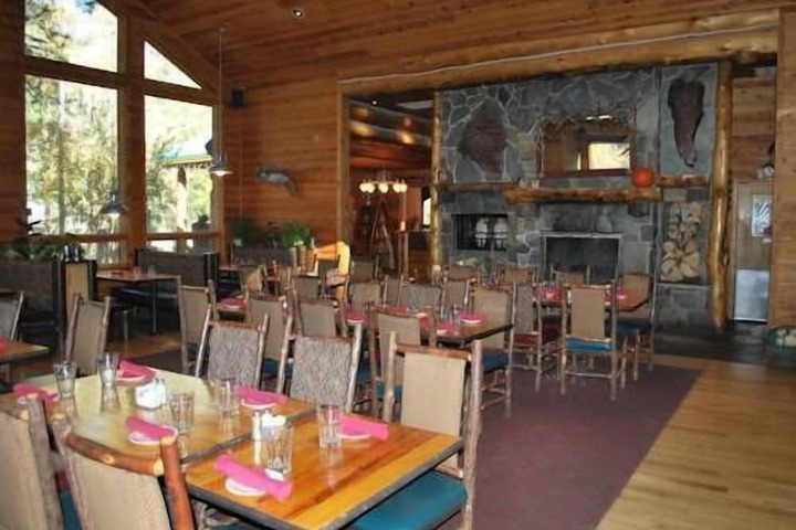 Dining 45 of 62