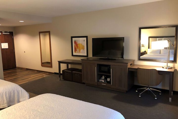 Room 27 of 38