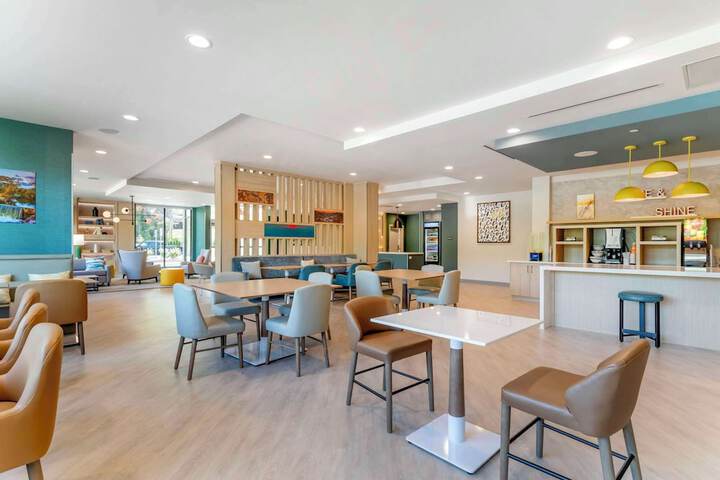 Breakfast/Coffee Service 96 of 101