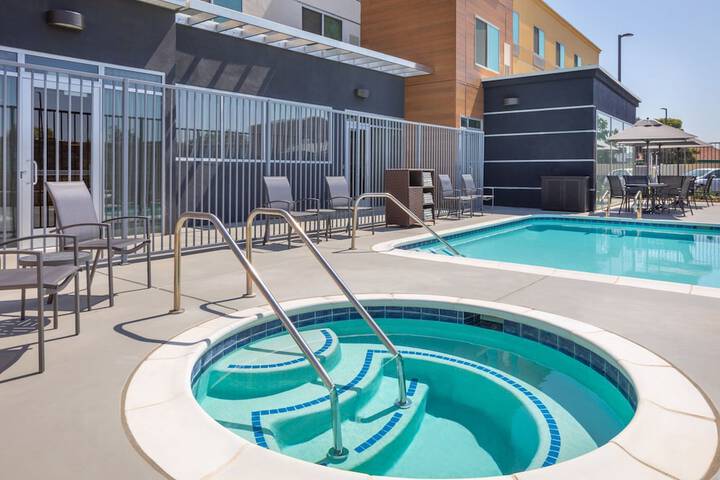 Fairfield Inn & Suites by Marriott Fresno North / Shaw Avenue