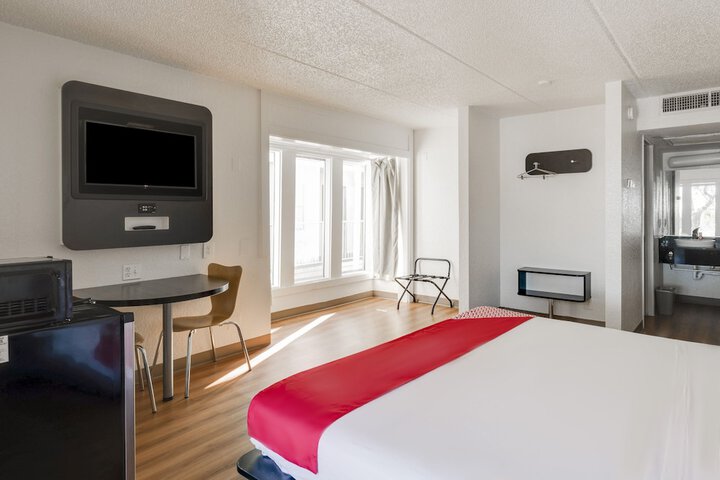 Room 12 of 24