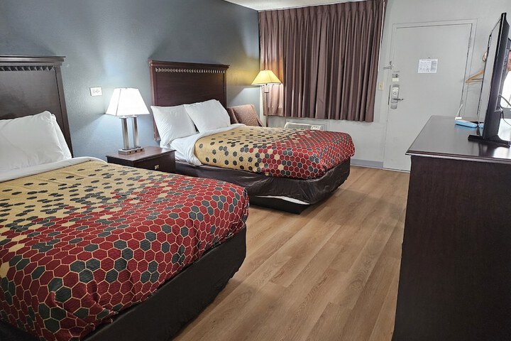 Room 11 of 24