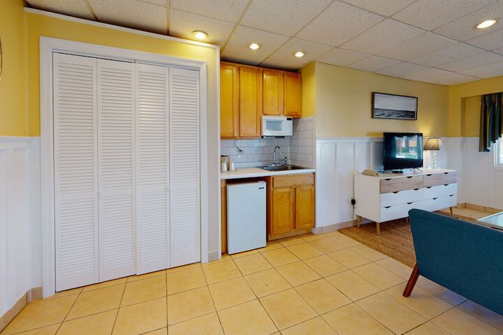 Breezeway Boutique Hotel