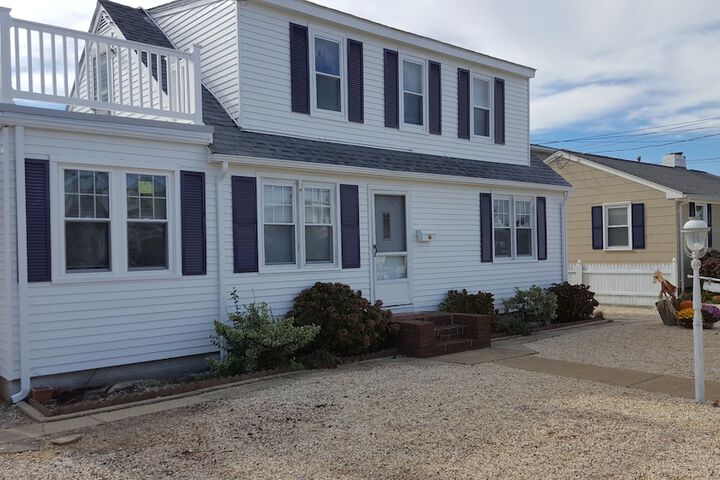 The Beach House - Only six houses from the beach