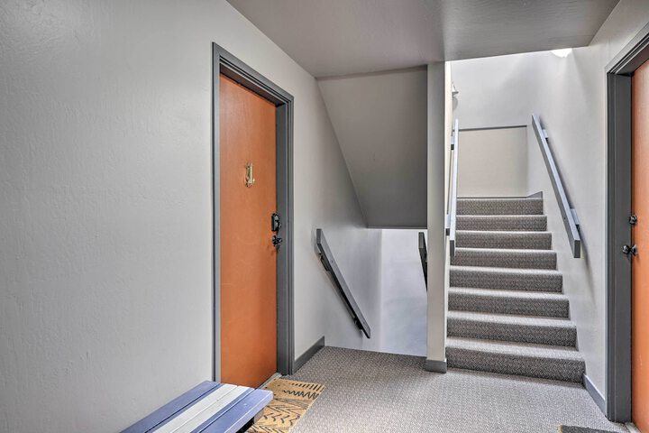 8 Mi to Keystone Resort: Dillion Condo w / Hot Tub!