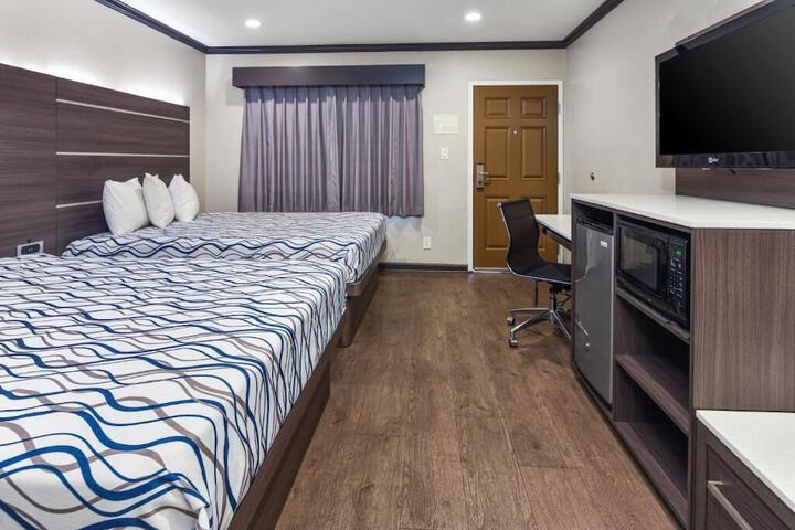Room 25 of 28