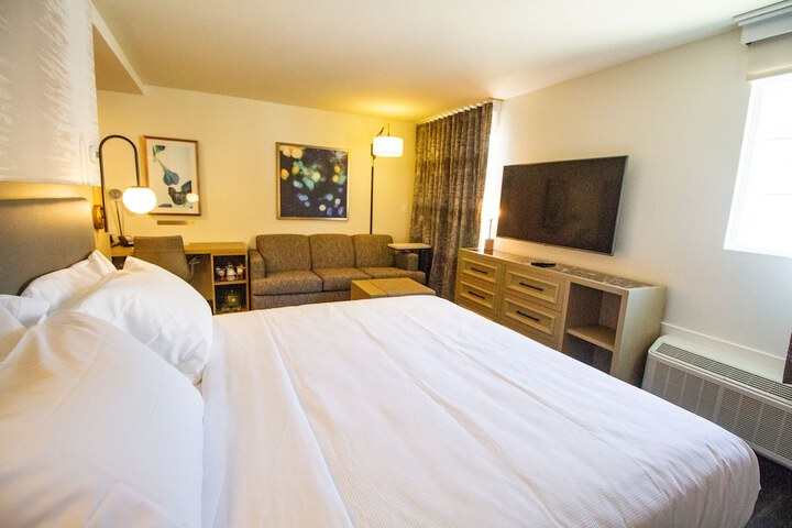 Room 26 of 46