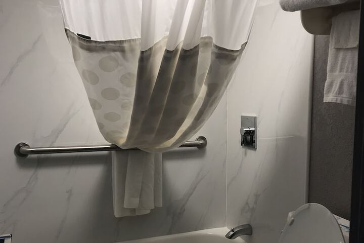 Room 72 of 110