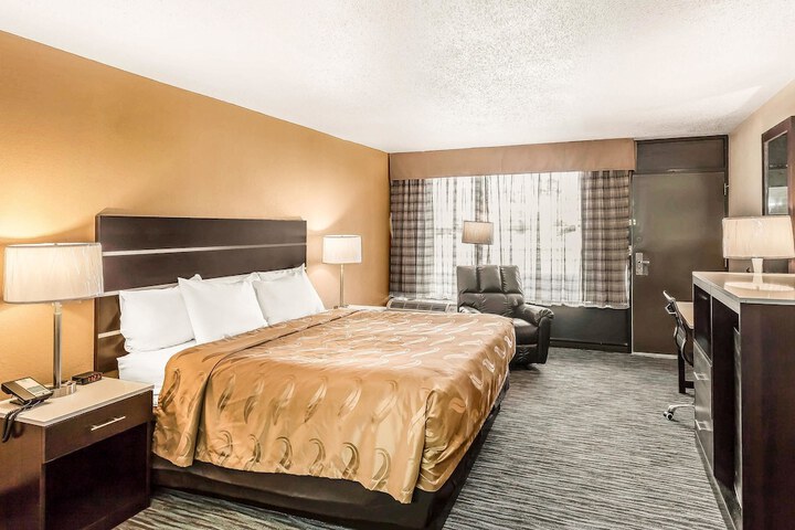 Room 22 of 49
