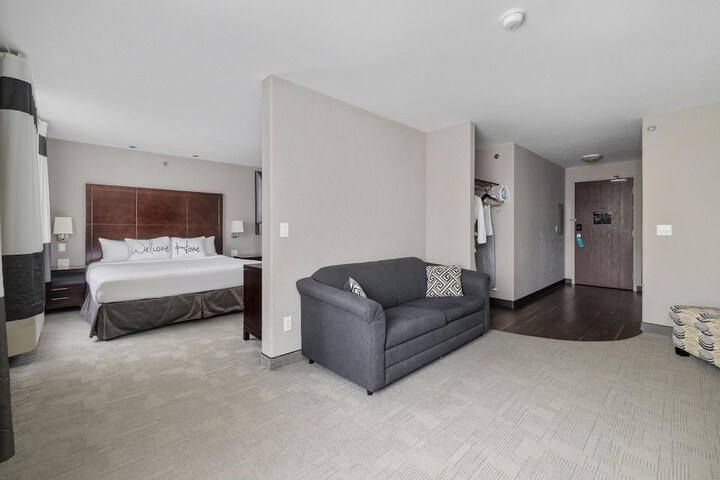 Room 27 of 37