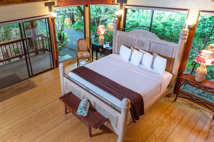 Volcano Village Lodge