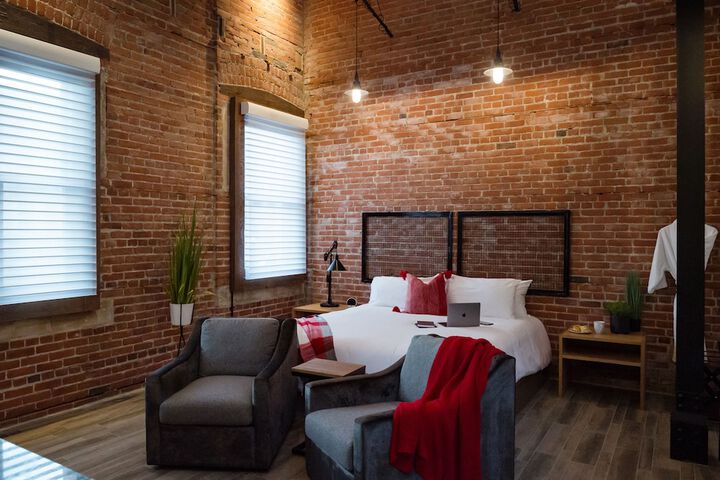 48 King West Boutique Hotel