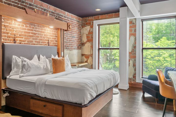 The Horton Hotel and Rooftop Lounge