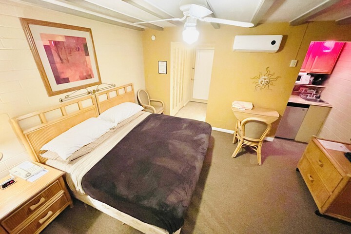 Room 48 of 69