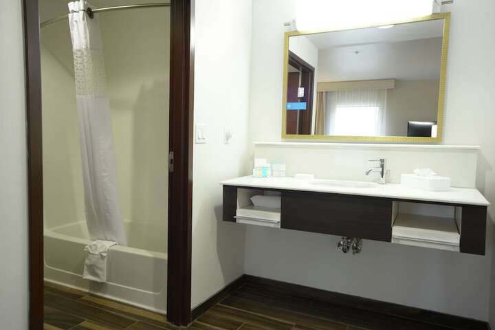 Room 32 of 38