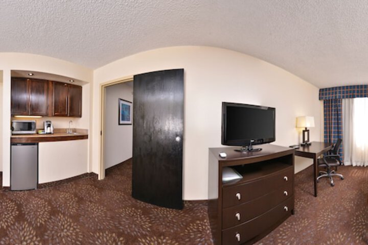 Ramada Plaza by Wyndham Sheridan Hotel & Convention Center