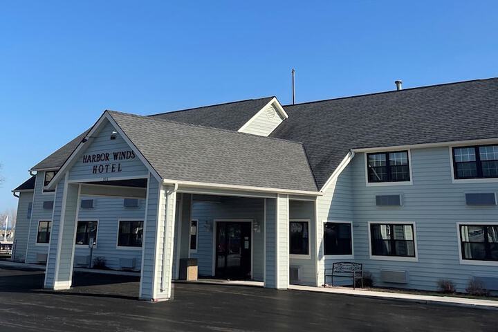 Harbor Winds Hotel