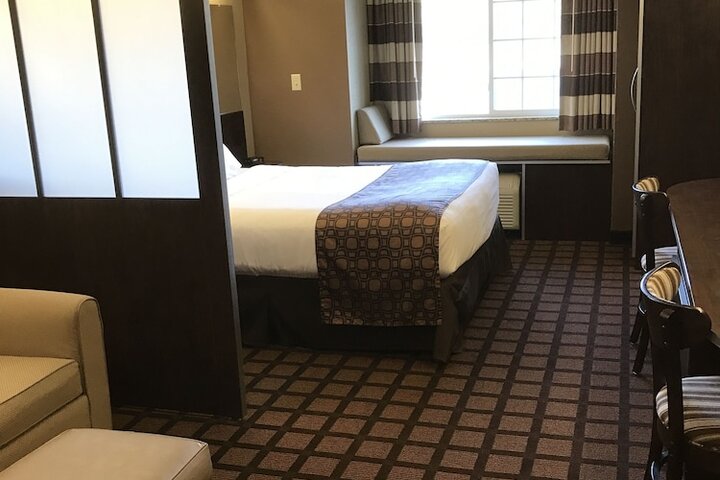 Room 12 of 38
