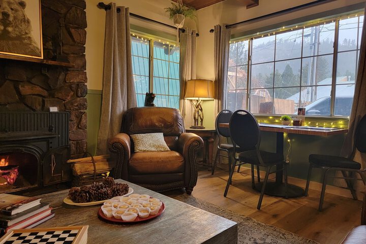 Lounge 103 of 126