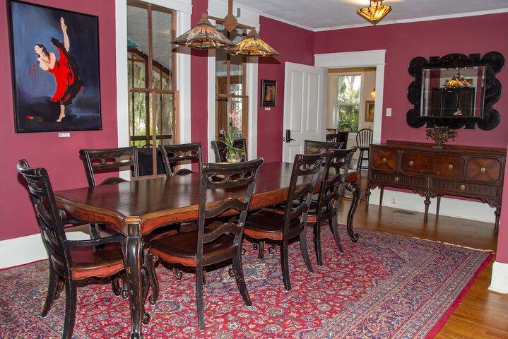 Oakland Manor House