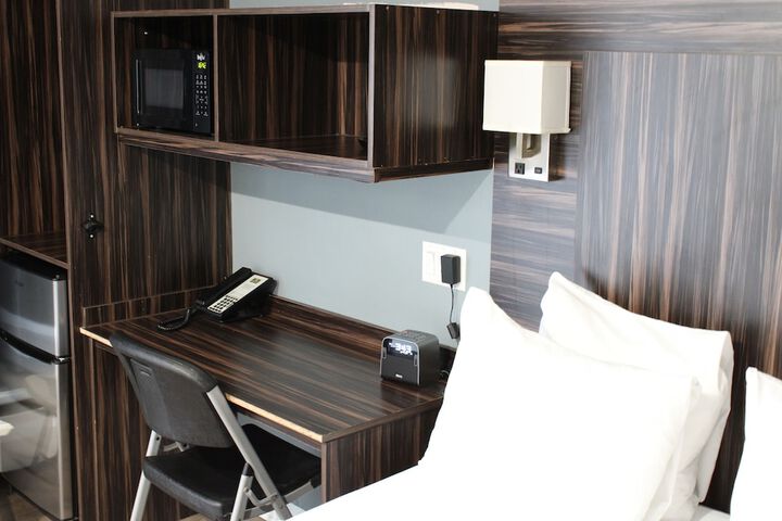 Room 73 of 83