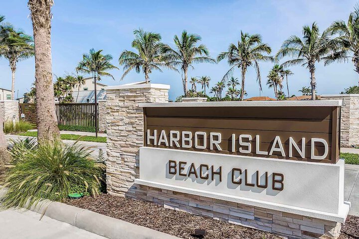 Harbor Island Beach Club Homes by Villatel