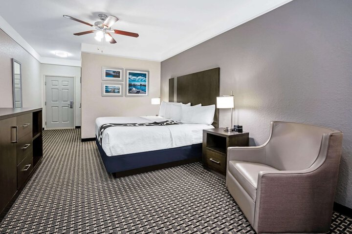 La Quinta Inn & Suites by Wyndham Conroe