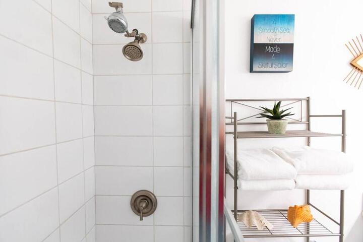 Cali Condo+BBQ+MemoryFoamBeds+12min to Beach