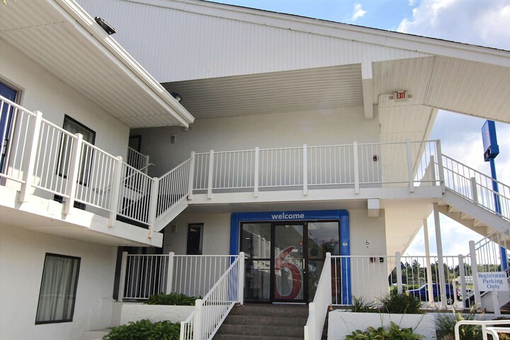 Motel 6 Middleburg Heights OH - Cleveland