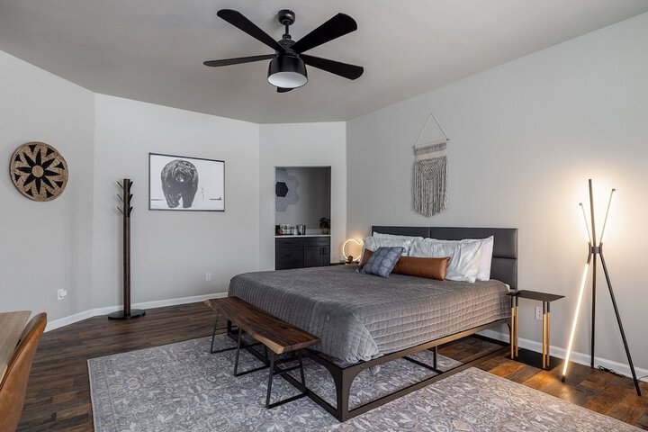 Room 42 of 150