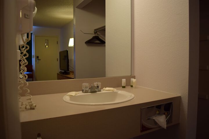 Room 14 of 37