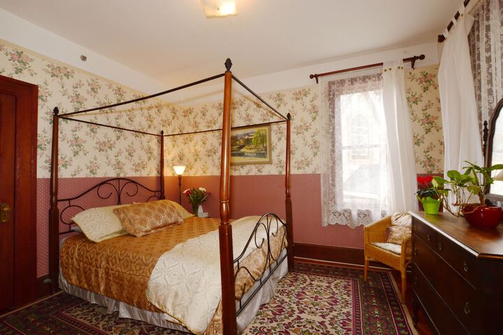 Room 28 of 51
