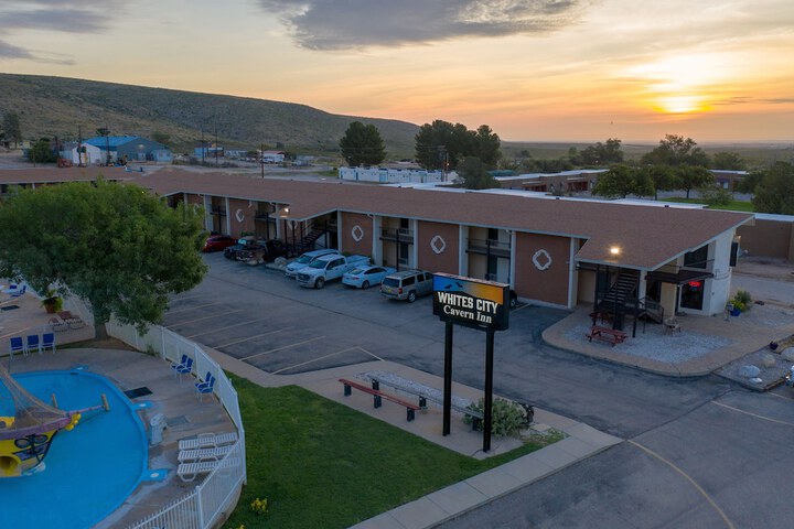 Whites City Cavern Inn