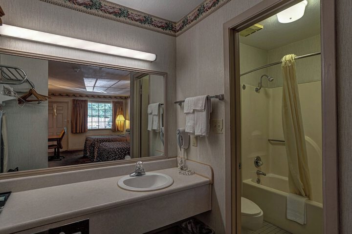 Room 28 of 40