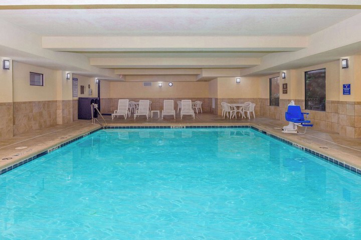 La Quinta Inn & Suites by Wyndham Warner Robins - Robins AFB