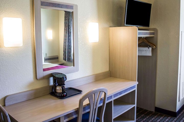 Room 19 of 26