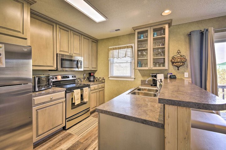 Home w / Deck in Corolla Light: Walk to Beach!